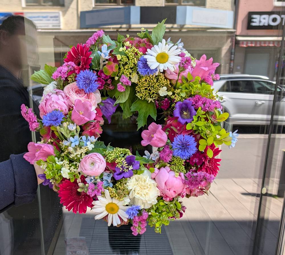Colorful wreath of fresh flowers - zoom