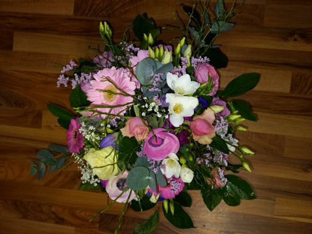 Bouquet in shades of pink - zoom