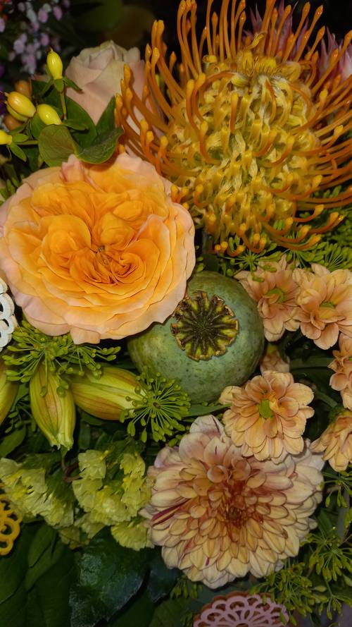 Bouquet in apricot