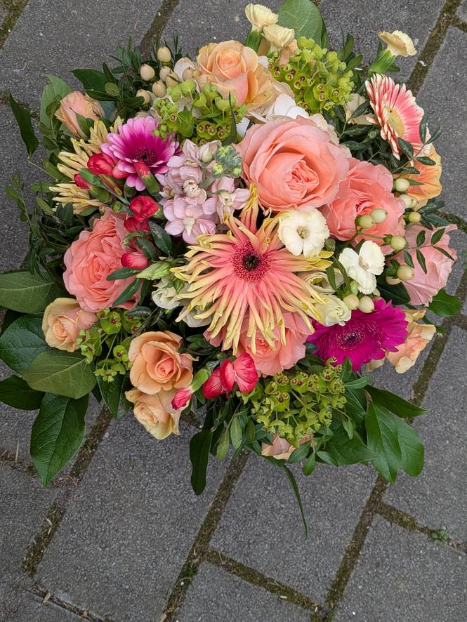Image - Bouquet in apricot