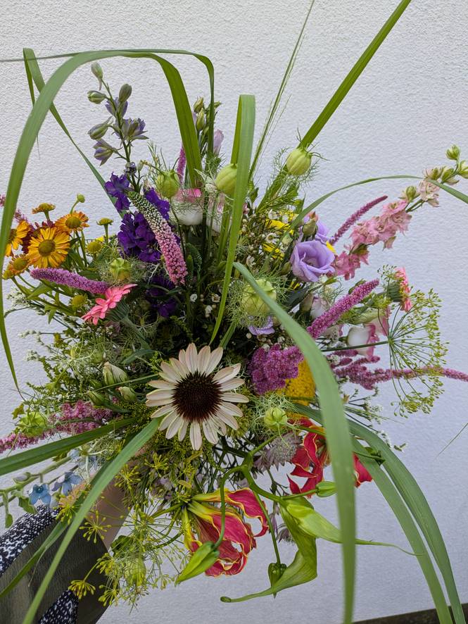 Image - meadowy loose bouquet