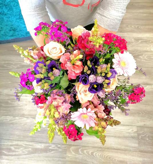 Geschenkstrauß – wild, modern & besonders