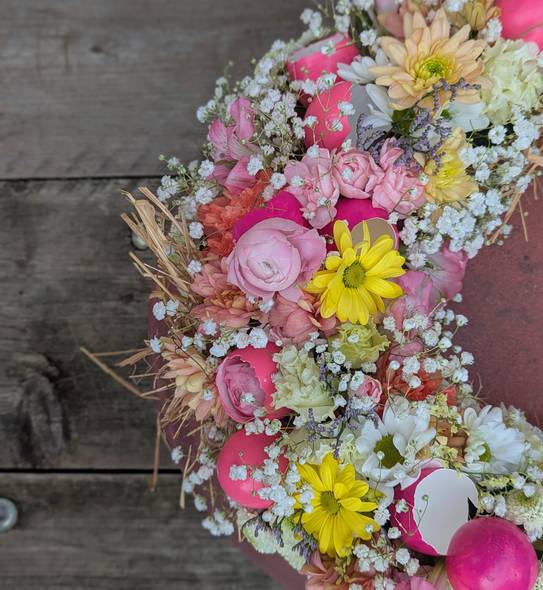Osterkranz in hellen Farben