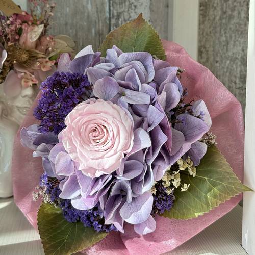 Image - Eleganter Strauß mit Infinity-Rosen