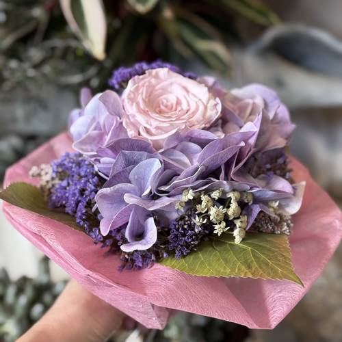 Image - Eleganter Strauß mit Infinity-Rosen