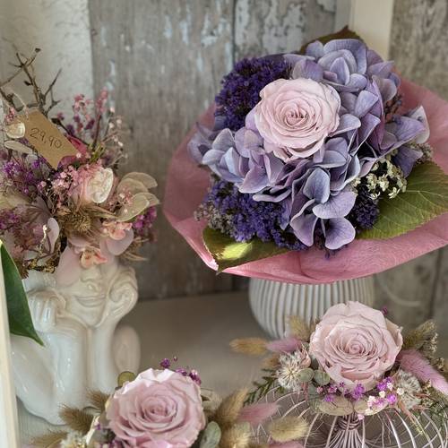 Eleganter Strauß mit Infinity-Rosen Eleganter Strauß mit Infinity-Rosen
