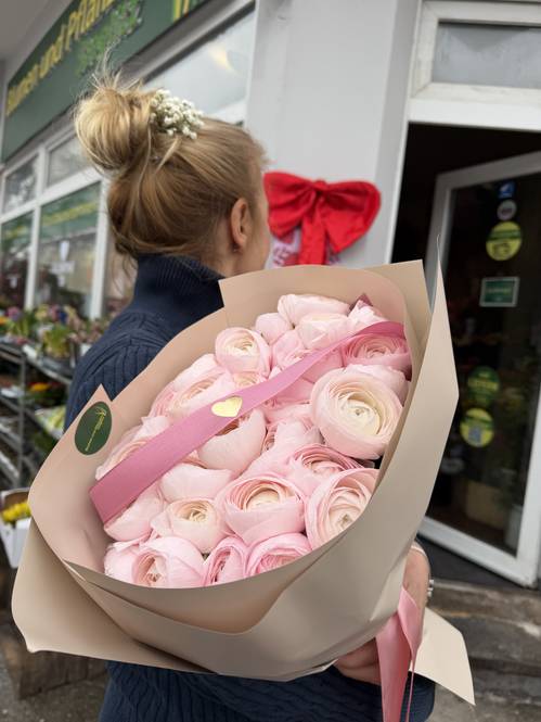 Mono Ranunculus Mono Ranunculus