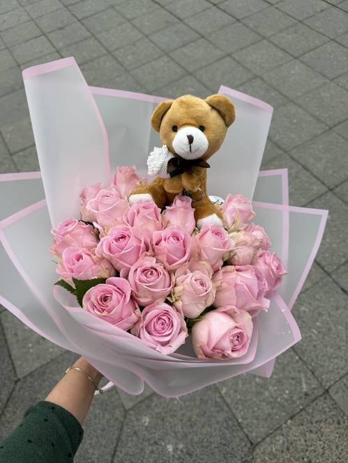 Rosenstrauß mit Teddybär & Rosen-Schlüsselanhänger