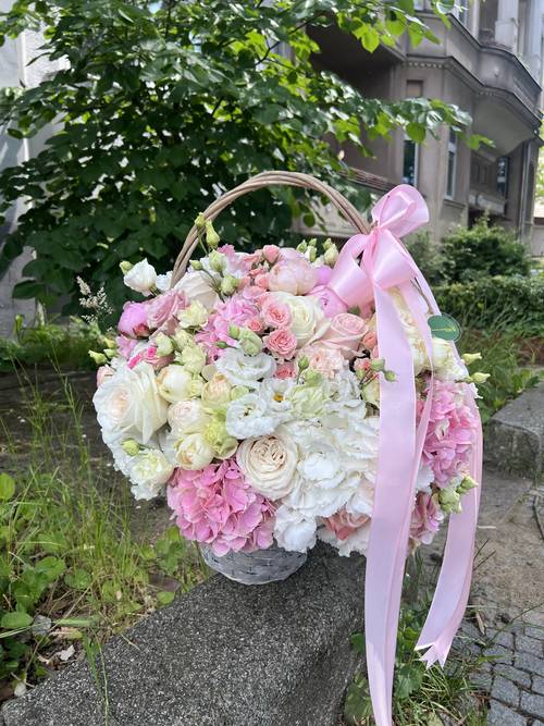 Premium flower basket