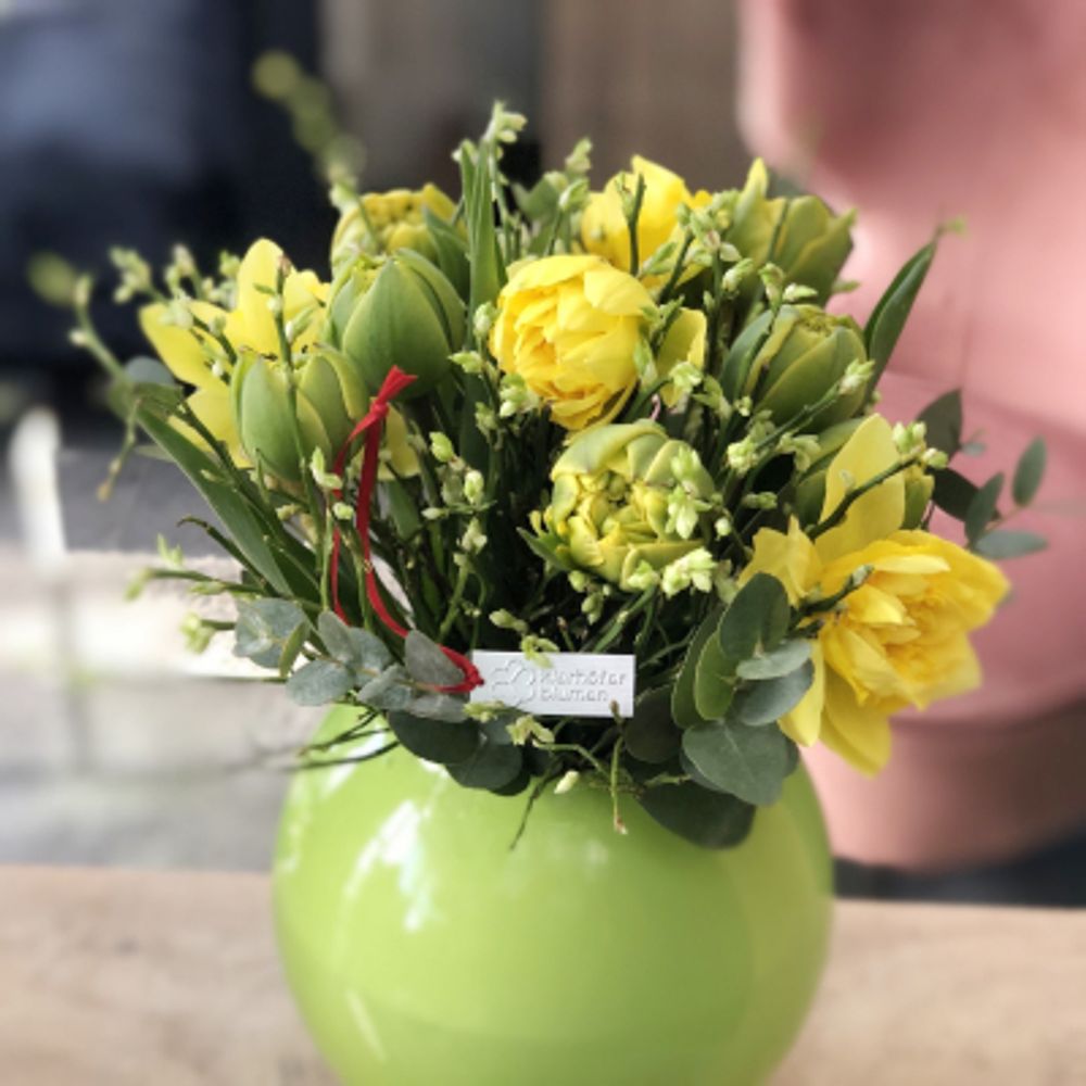 Yellow spring - zoom