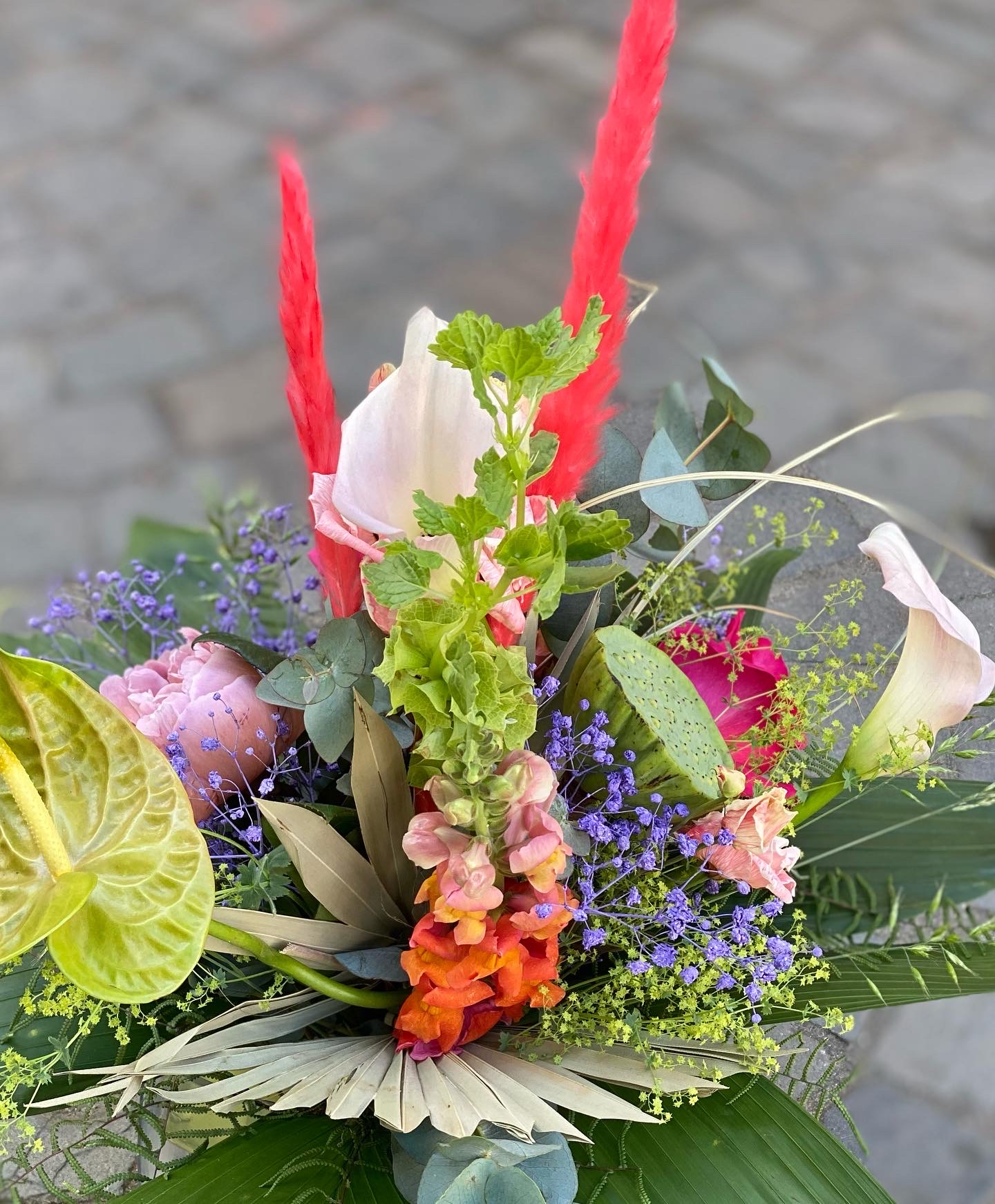 Moderner Blumenstrauß – stilvoll und frisch gebunden