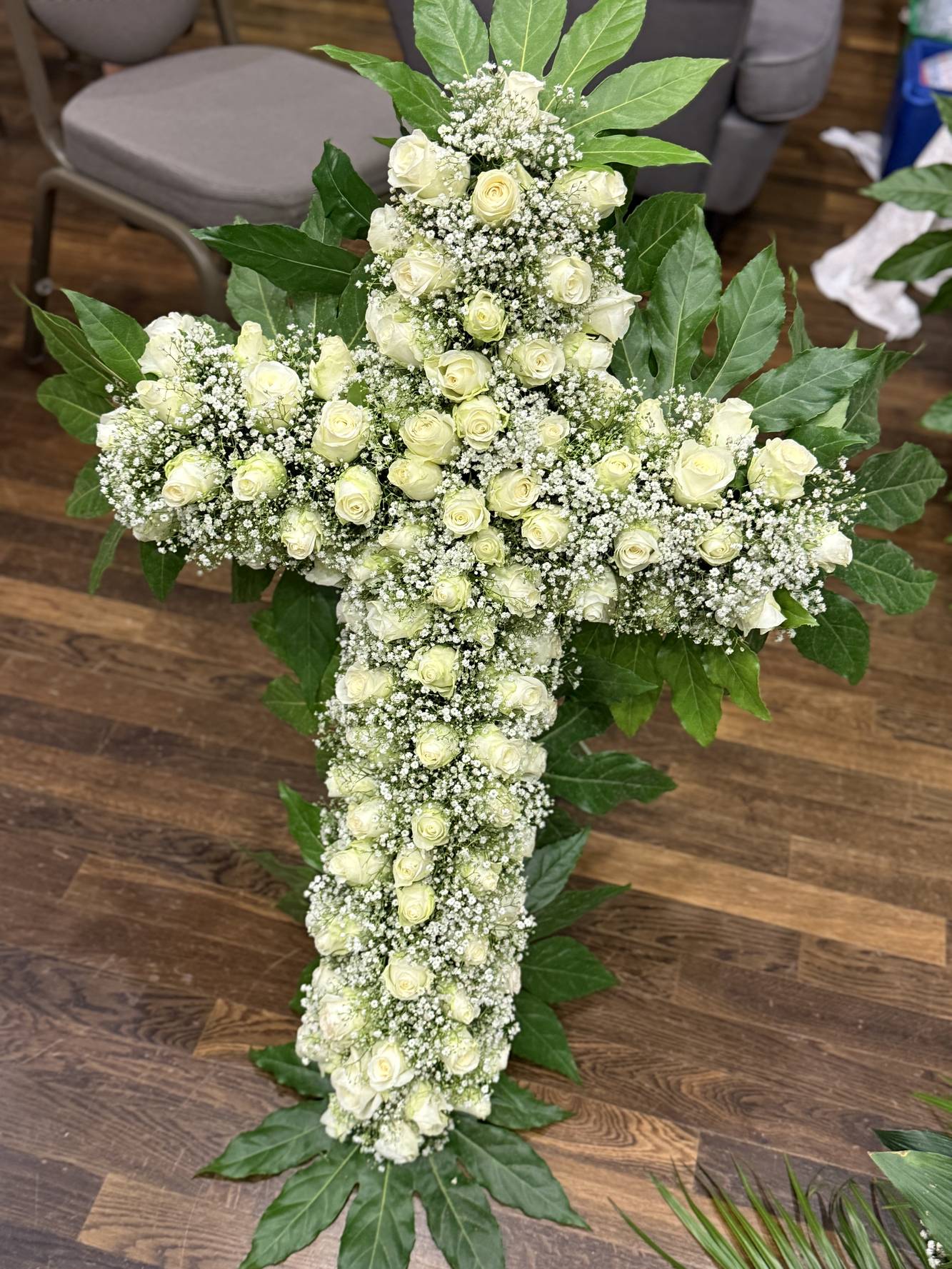 Trauerfloristik Blumenkreuz - zoom
