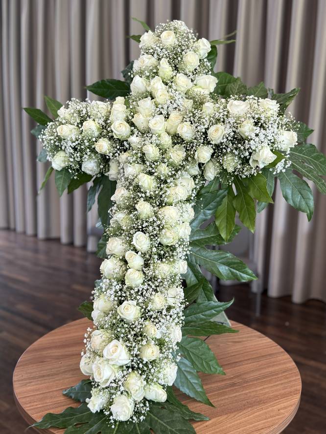 Image - Trauerfloristik Blumenkreuz