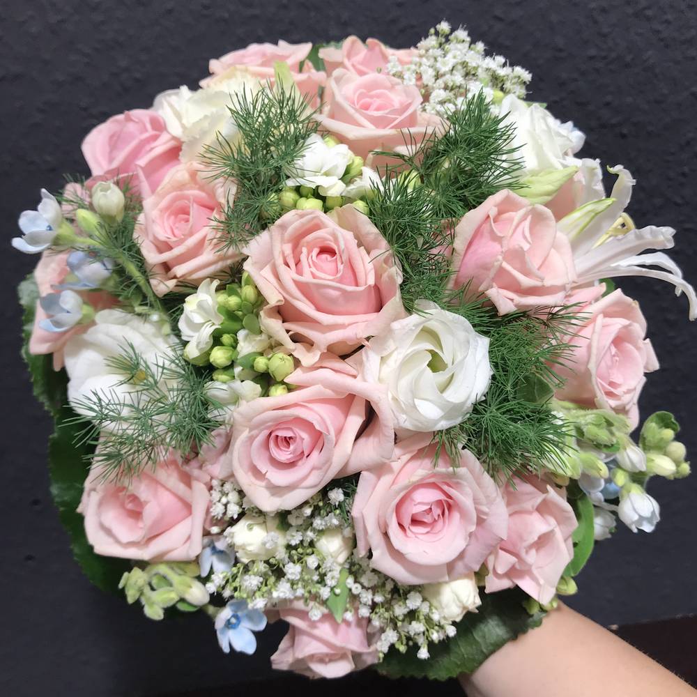 Brautstrauß rund, rosa-pink und weiß - zoom
