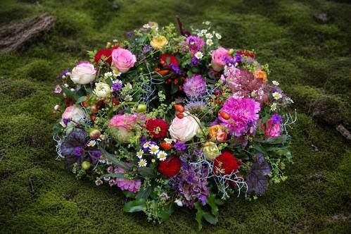 Image - Colorful funeral wreath 