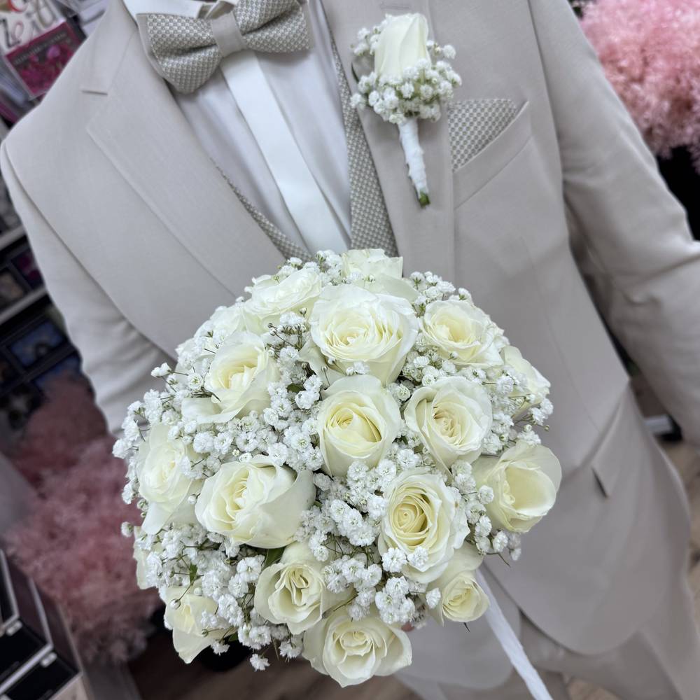 Brautstrauß, weiße Rosen Schleierkraut  - zoom
