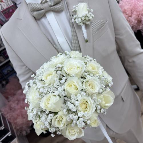 Brautstrauß, weiße Rosen Schleierkraut Brautstrauß, weiße Rosen Schleierkraut