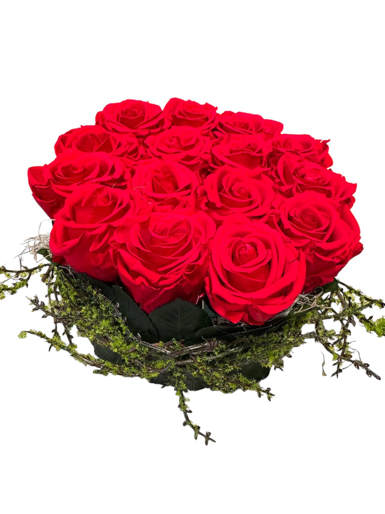 Rose tartlets with preserved red roses - zoom