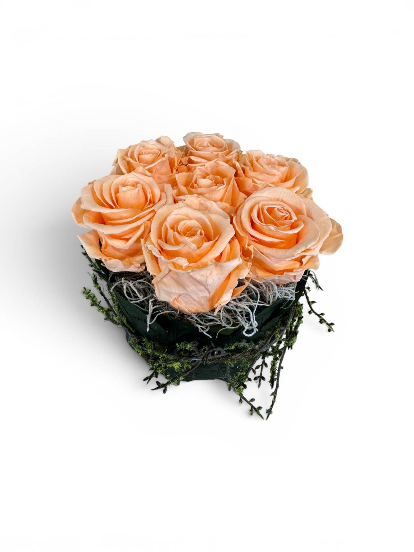 Rosentörtchen mit apricotefarbenen konservierten Rosen - zoom