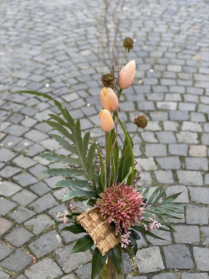 Hooggebonden lenteboeket