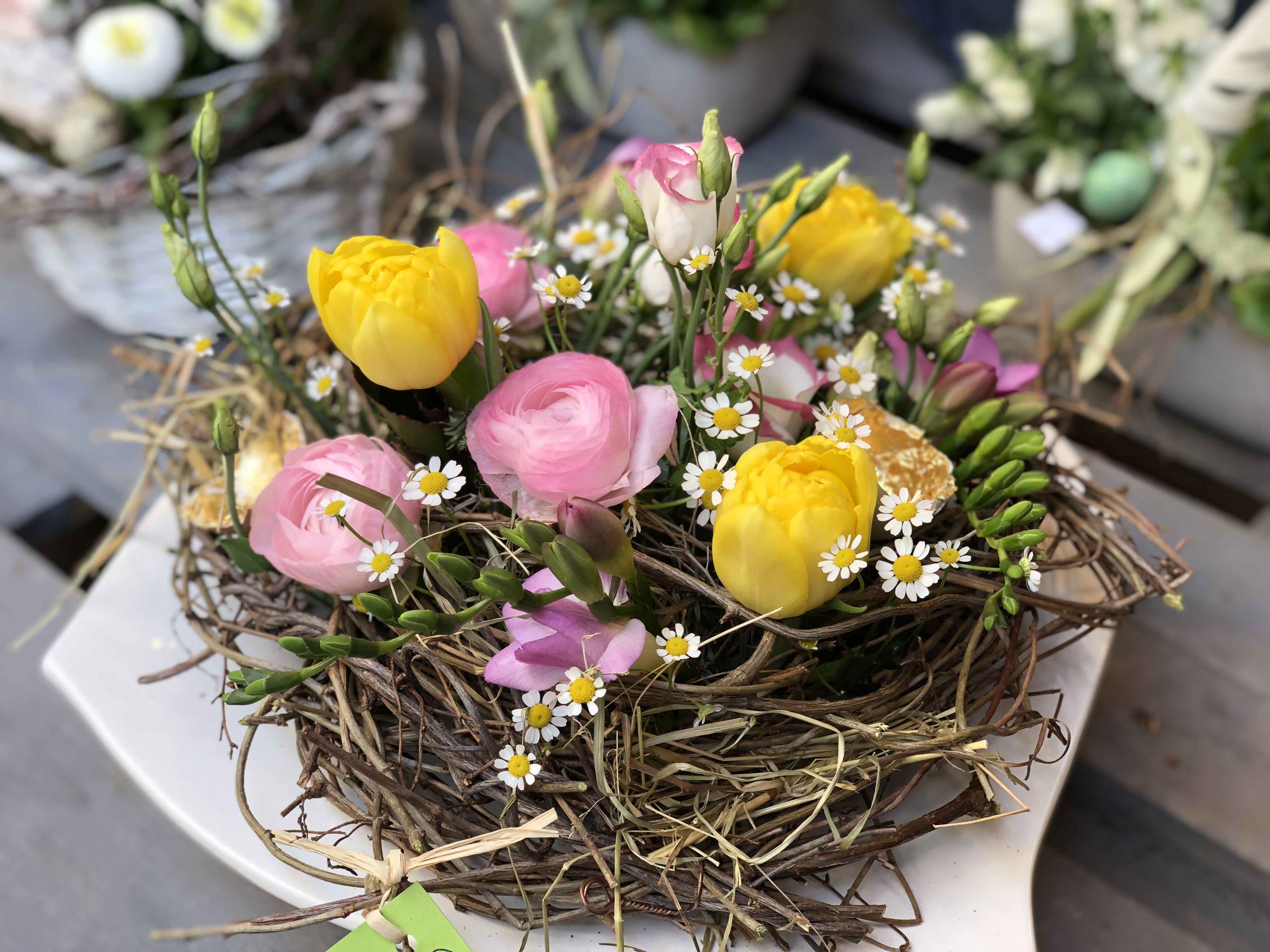 Frühlingshafte Blumengestecke für jeden Anlass – Jetzt kaufen!