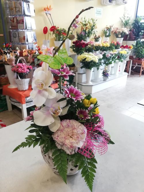 Image - Romantic flower basket