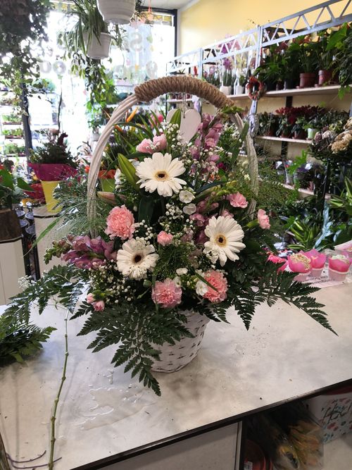 Image - Romantic flower basket