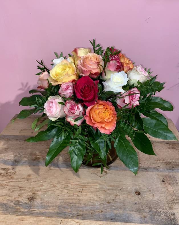 Image - Rainbow rose bouquet