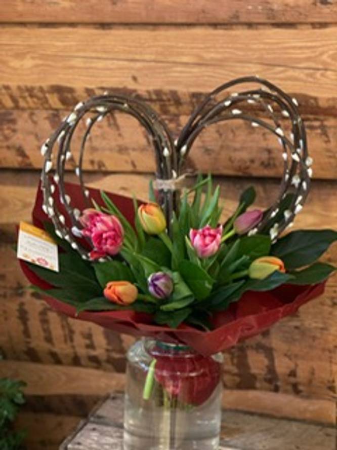 Tulpen mit Weidenherz