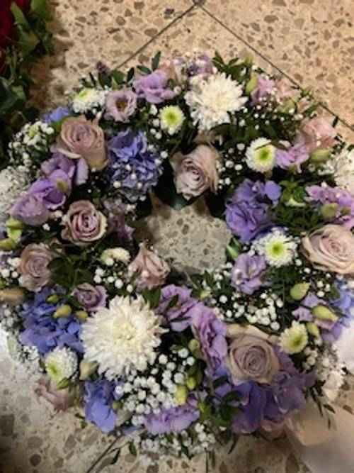 Image - Rundgesteckter Kranz 