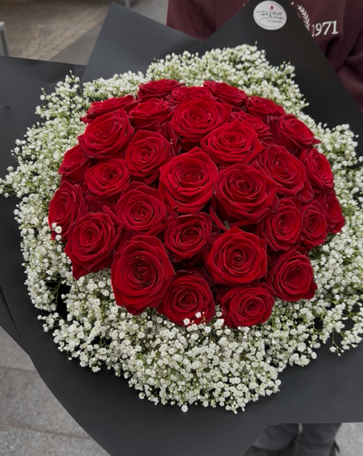 Red Naomi mit Schleierkraut  - zoom