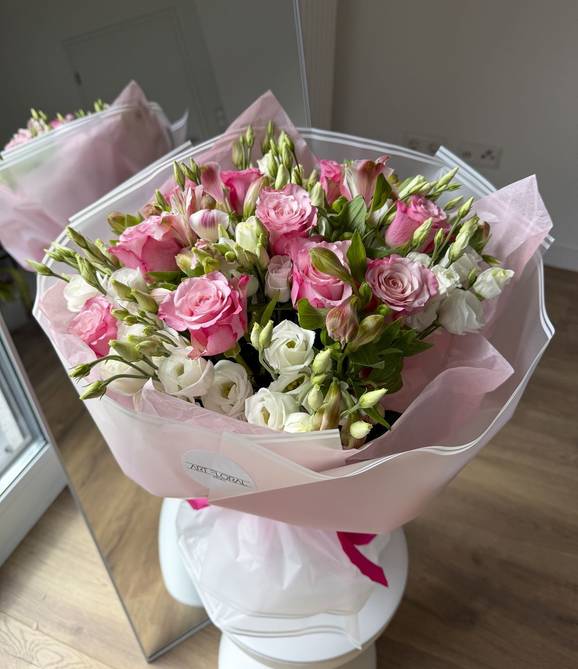 Image - Pink Roses & Lisianthus Bouquet