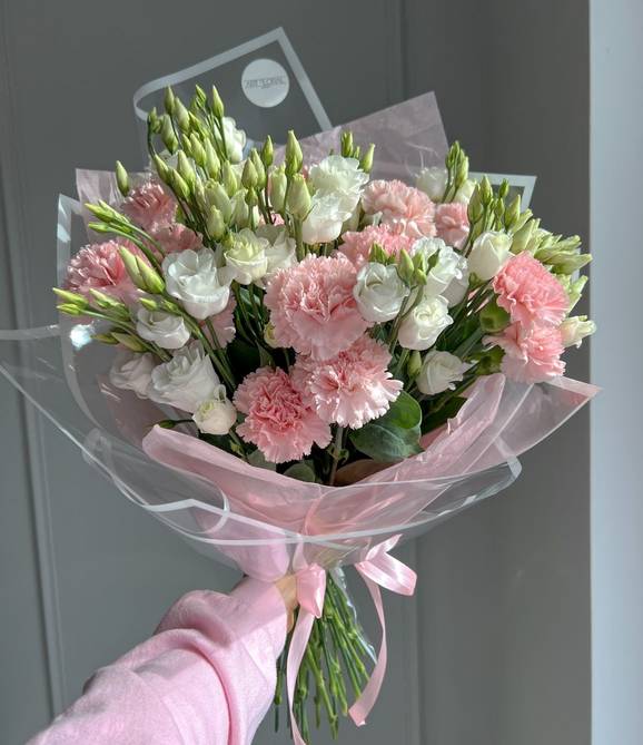 Image - Carnations and Lisianthus Bouquet