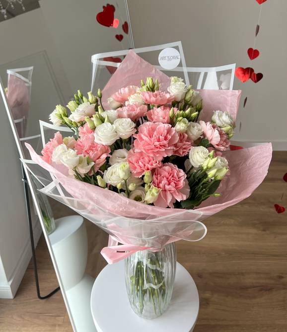 Image - Carnations and Lisianthus Bouquet