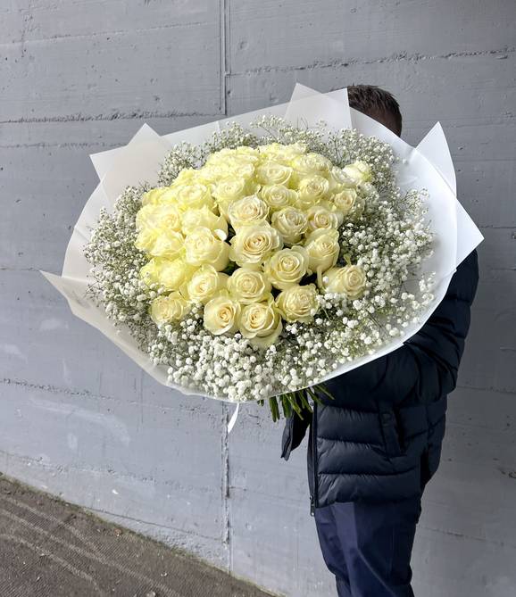 Image - Boeket „Witte rozen en gipskruid“