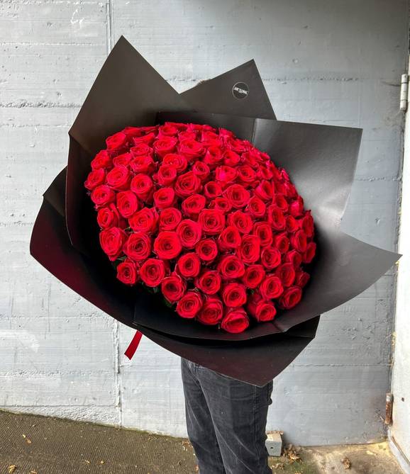 Image - 100 Red Roses Bouquet