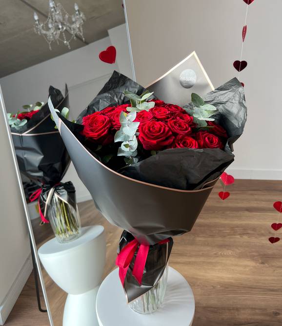 Image - Blumenstrauß „Liebe in Schwarz“
