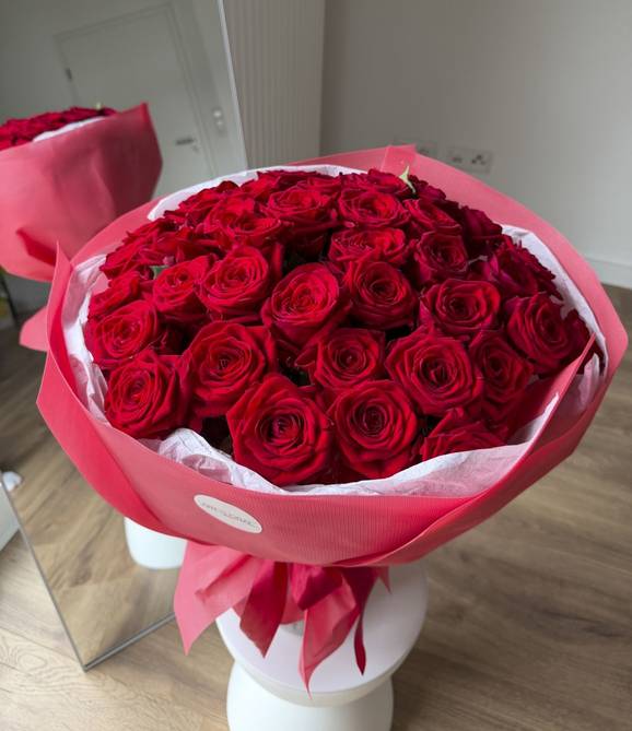 Image - Ruby Love Flower Bouquet