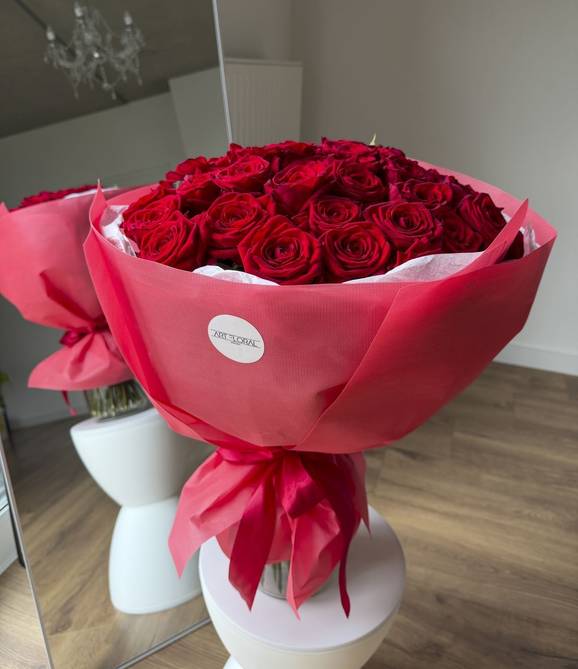 Image - Ruby Love Flower Bouquet
