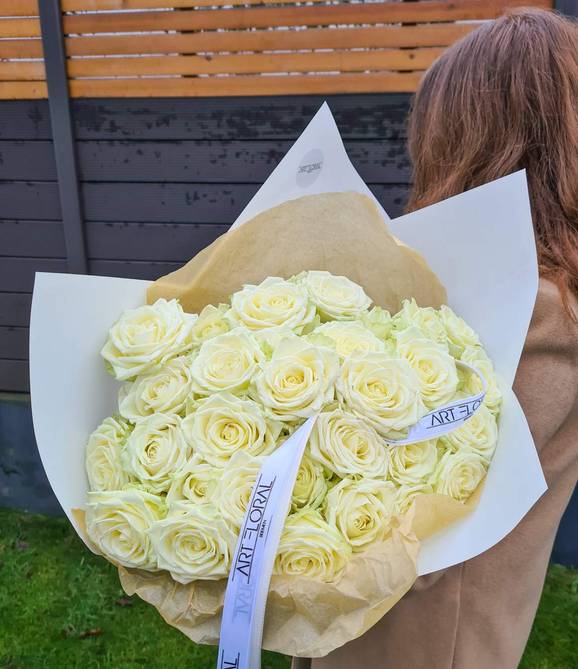 Image - White Cloud Flower Bouquet