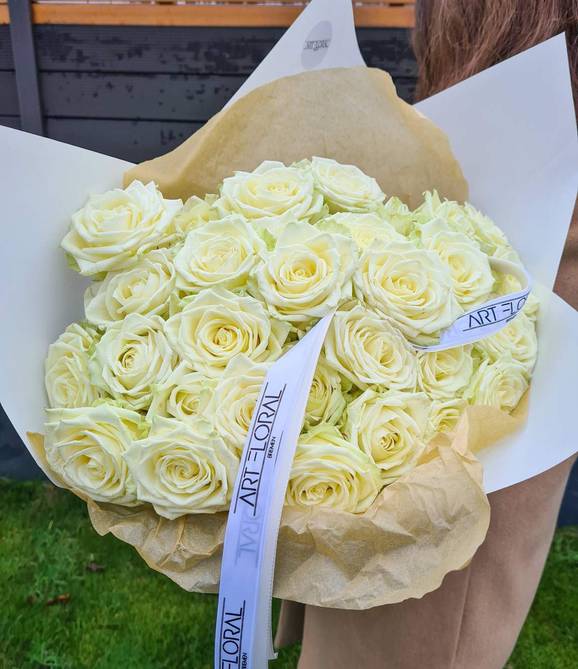 Image - White Cloud Flower Bouquet
