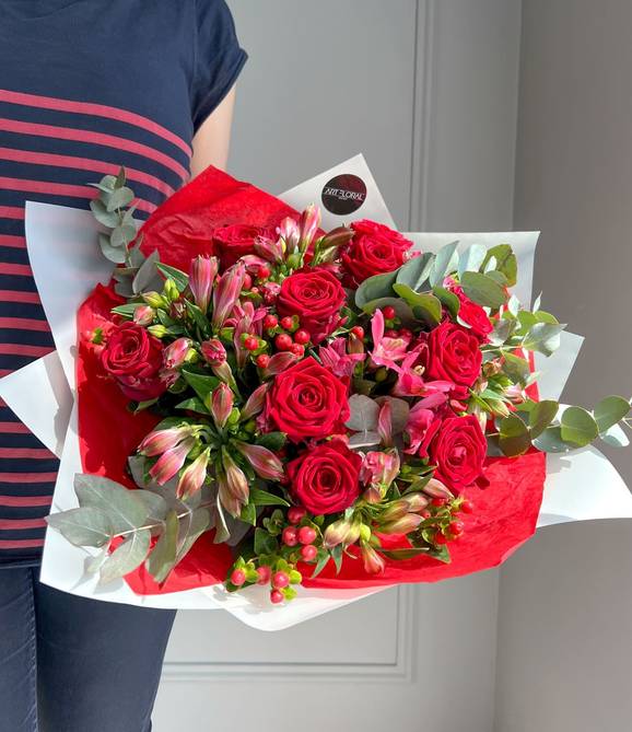 Love in Red Bouquet