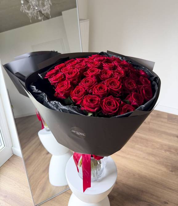 Image - Black Ruby Flower Bouquet