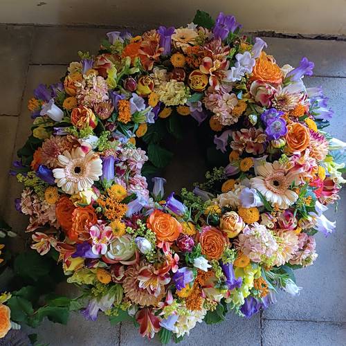 Image - Begrafeniskrans rond en kleurrijk