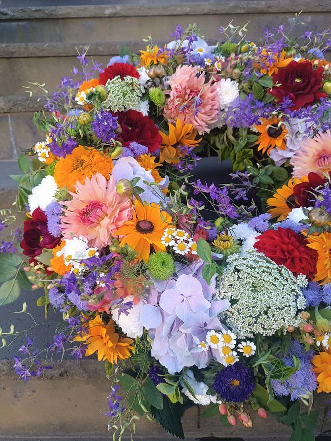 Image - Begrafeniskrans rond en kleurrijk