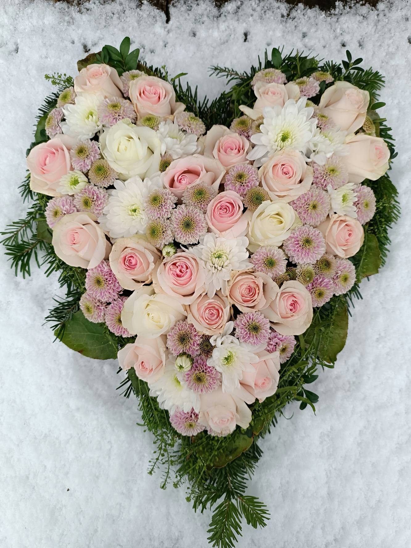 Rouwarrangement hart pastel roos - zoom