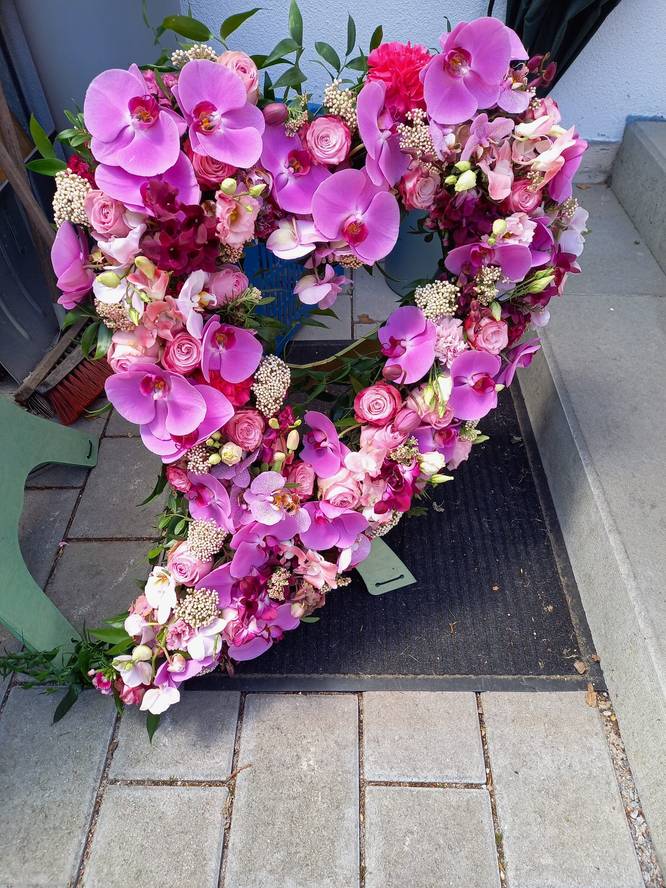 Image - Lichtgevend hart rouwarrangement