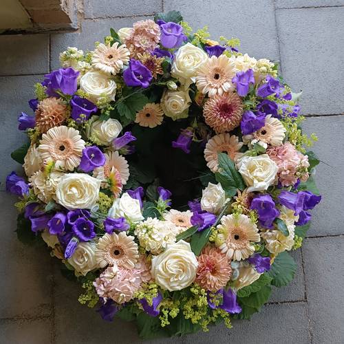 Image - Begrafeniskrans rond pastel