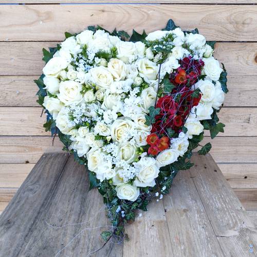 Rouwarrangement hart wit