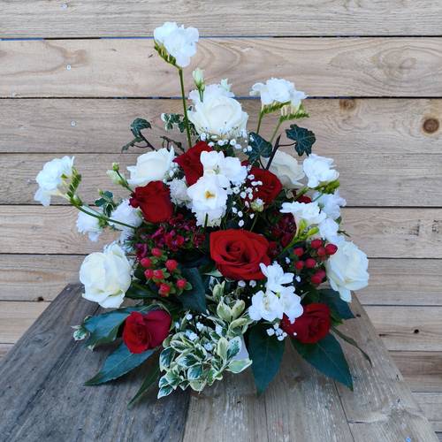 Image - Funeral arrangement red